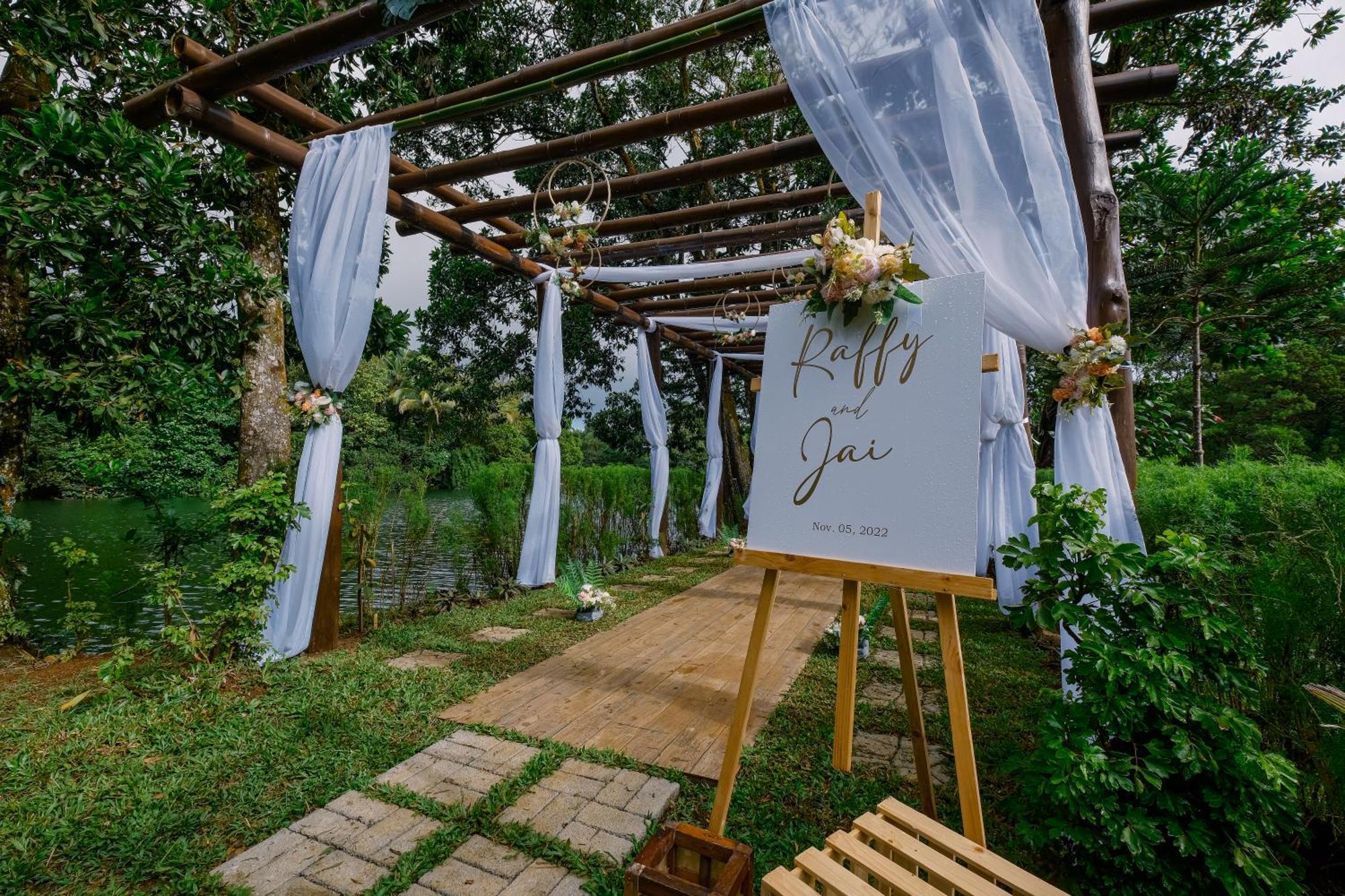 Almost Heaven Lake Resort By Cocotel Cavinti エクステリア 写真