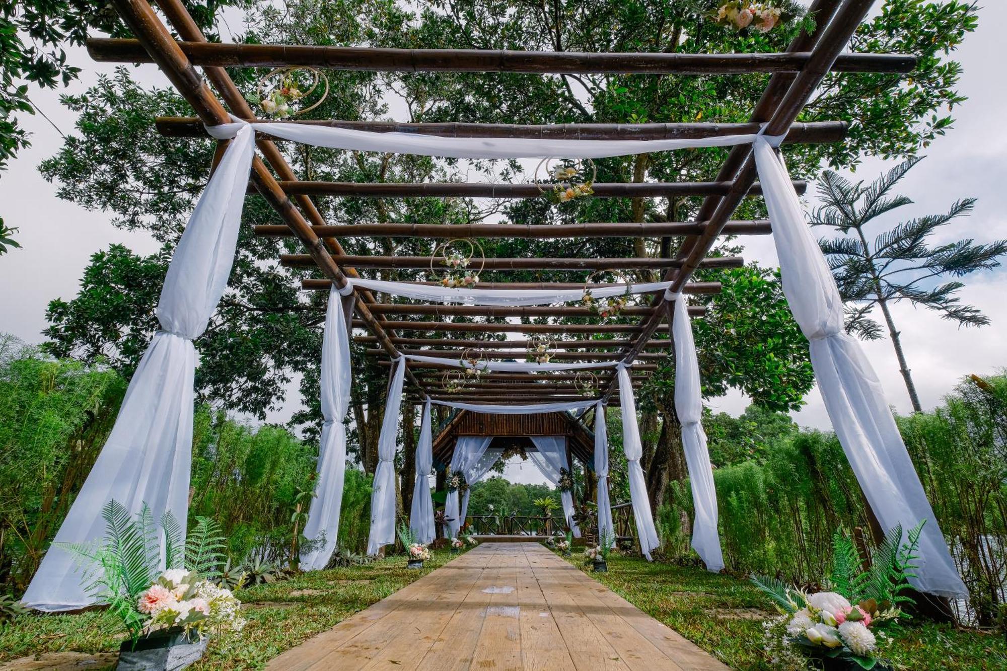 Almost Heaven Lake Resort By Cocotel Cavinti エクステリア 写真