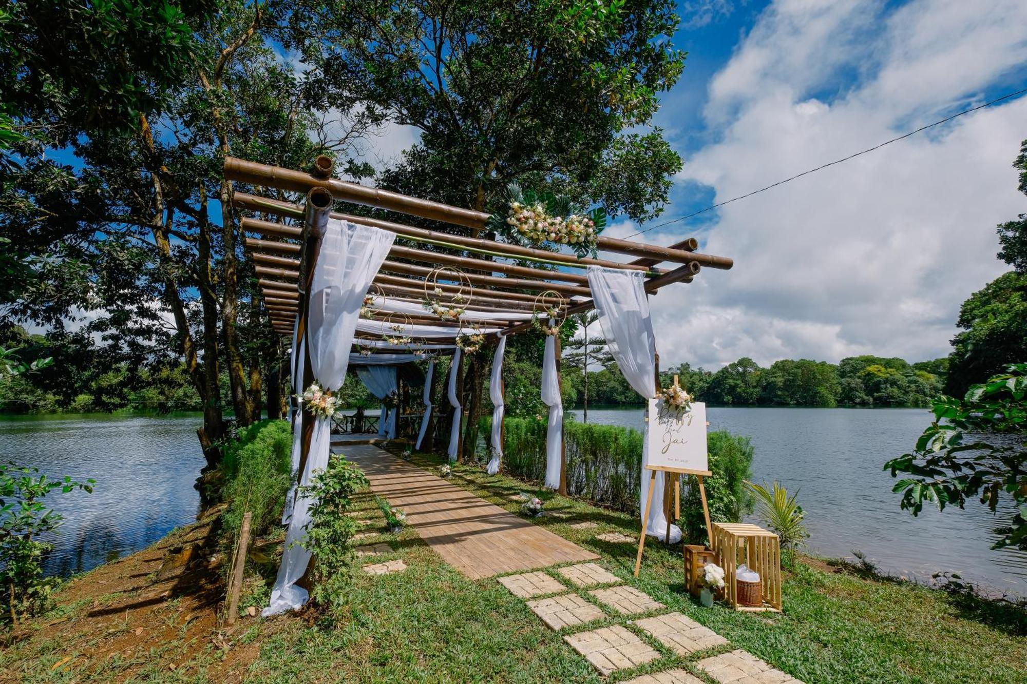 Almost Heaven Lake Resort By Cocotel Cavinti エクステリア 写真