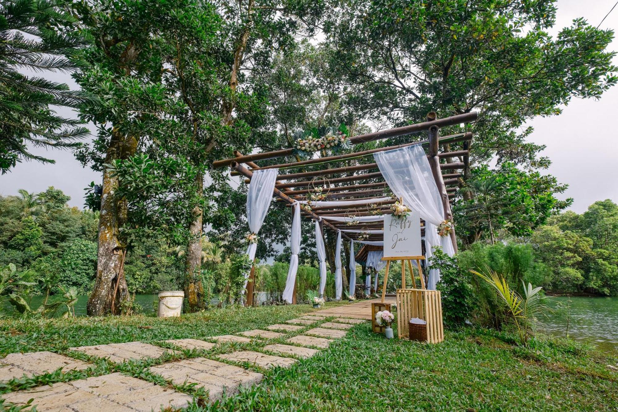 Almost Heaven Lake Resort By Cocotel Cavinti エクステリア 写真