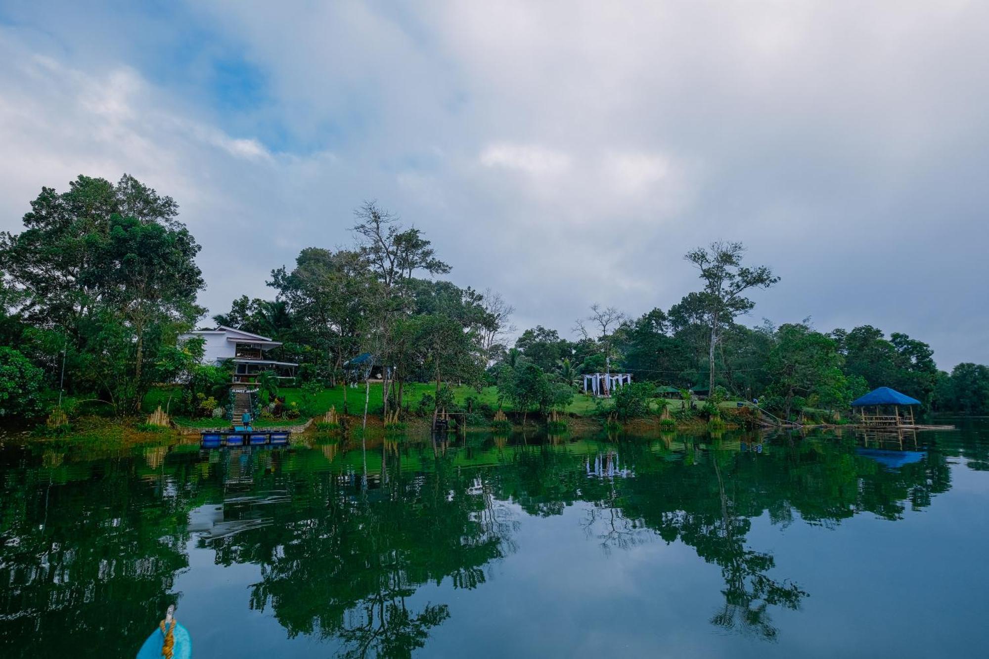 Almost Heaven Lake Resort By Cocotel Cavinti エクステリア 写真