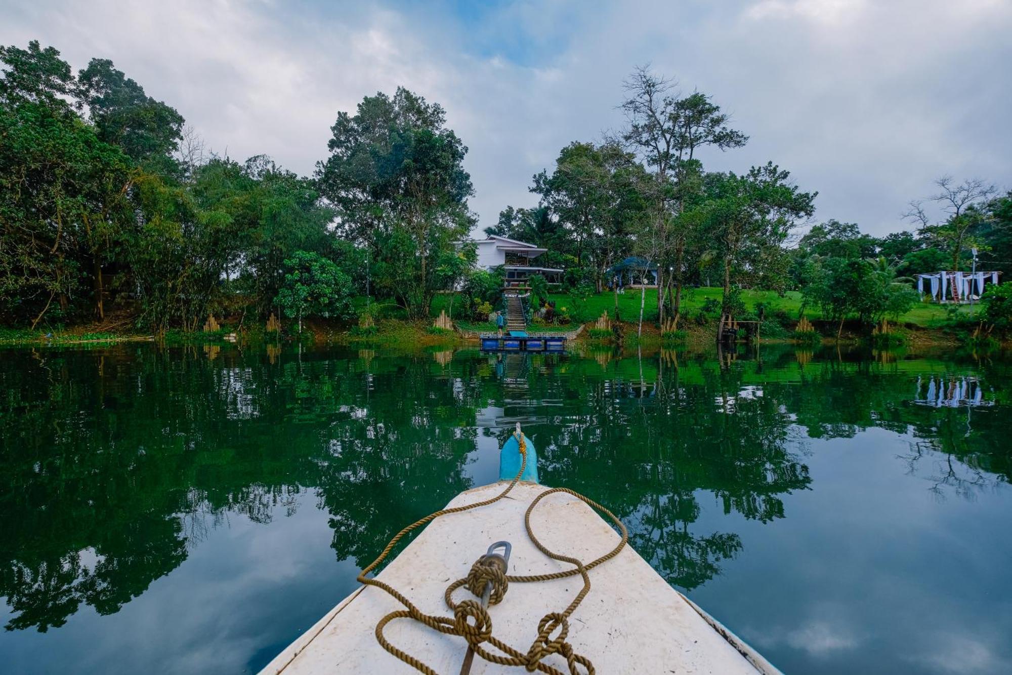 Almost Heaven Lake Resort By Cocotel Cavinti エクステリア 写真